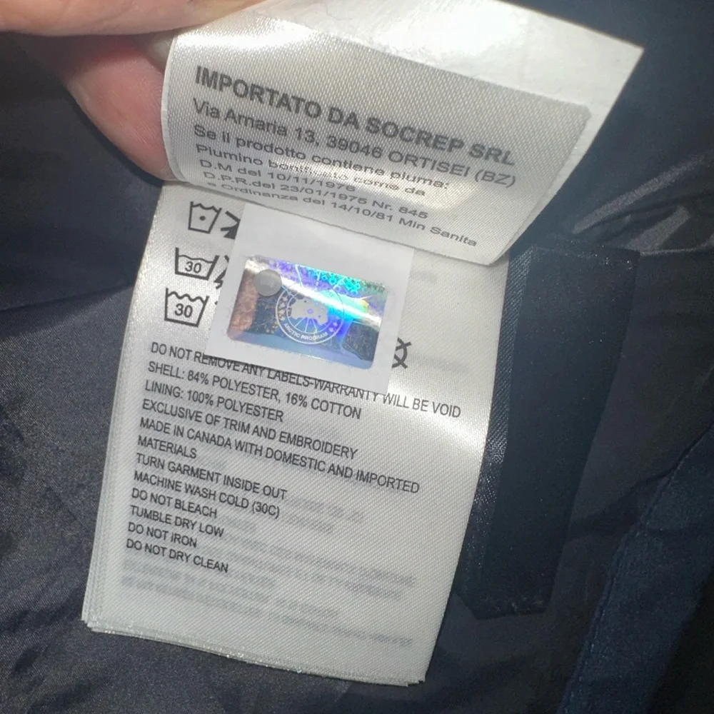 Beautiful new and blue Canada Goose Research Jacket - Picture 6 of 13